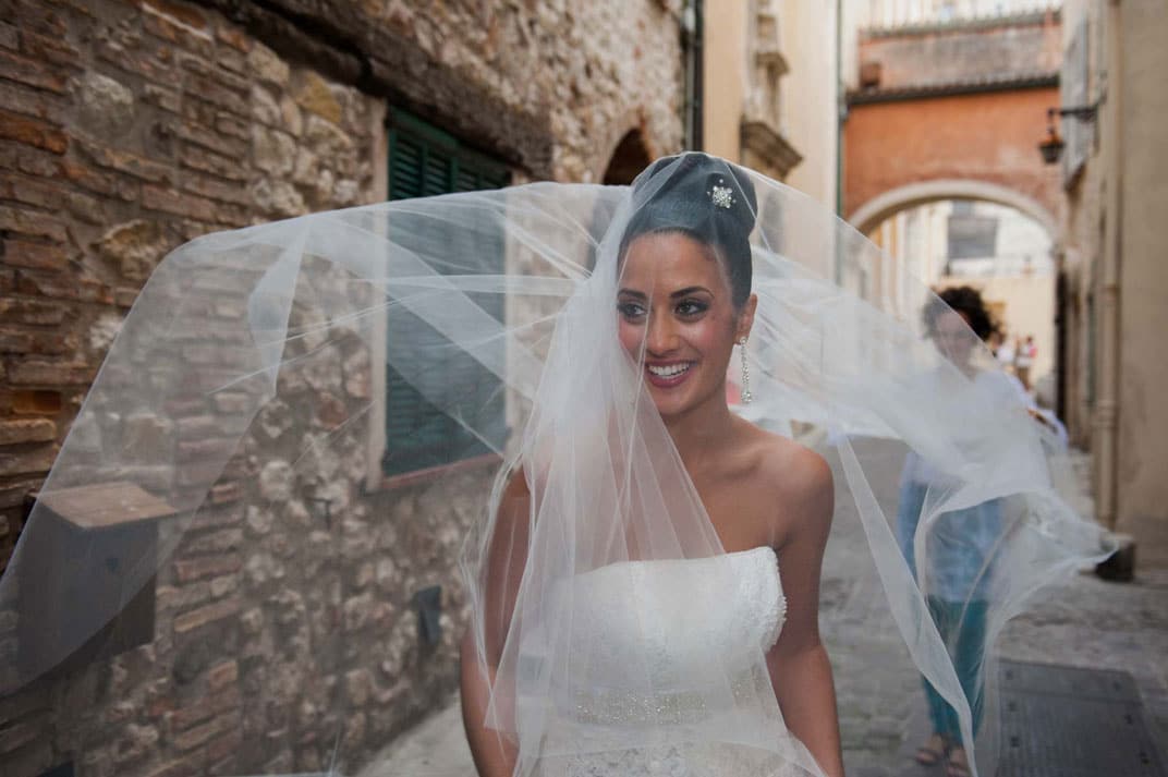 Marié avec voile avant retouche